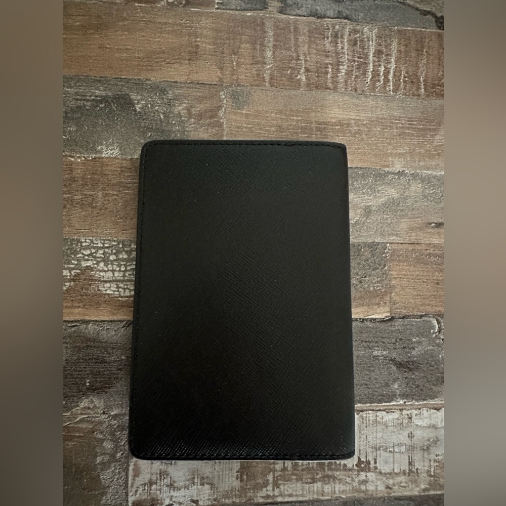 Kate Spade Madison Passport cover in black - Picture 3 of 4